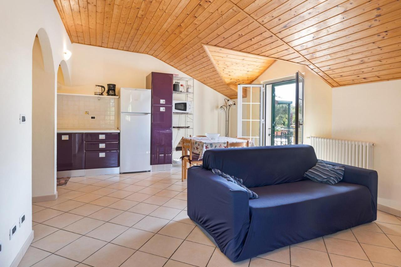 La Casa Di Lady Apartment Ceriale Bagian luar foto