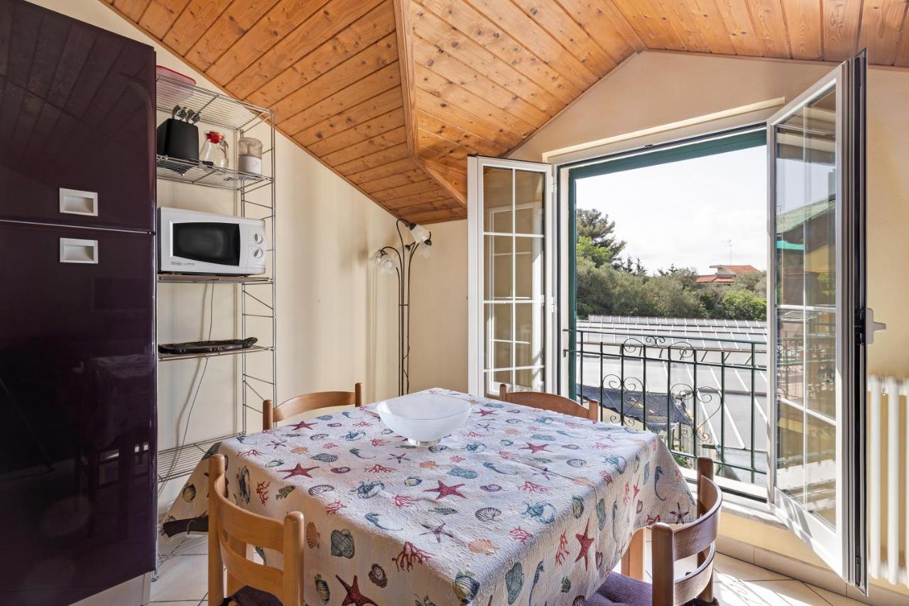 La Casa Di Lady Apartment Ceriale Bagian luar foto
